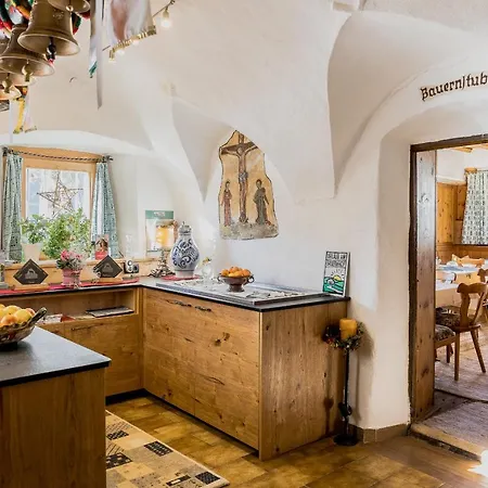 Neuwirt 3* Ellbögen