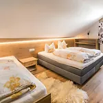 Neuwirt Hotel 3*