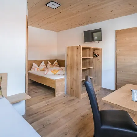 Neuwirt Hotel 2*